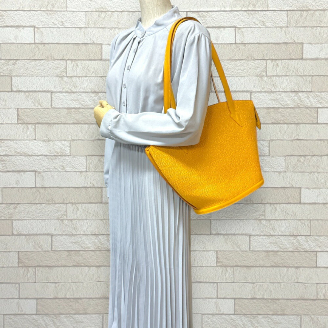 Louis Vuitton Epi  Epi Leather Shoulder Bag