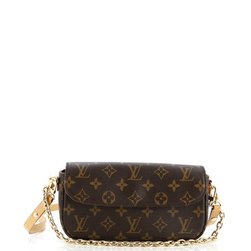 Ivy Wallet on Chain Monogram Canvas