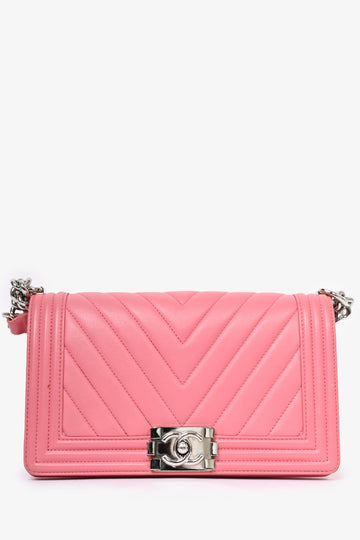 Chanel™ 2016/17 Pink Leather Chevron Patterned Medium Boy CroESbody