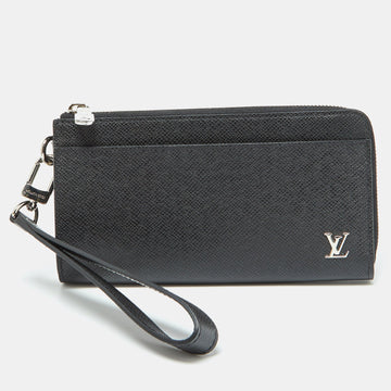 Louis Vuitton Black Leather Taiga Zippy Dragonne Wallet