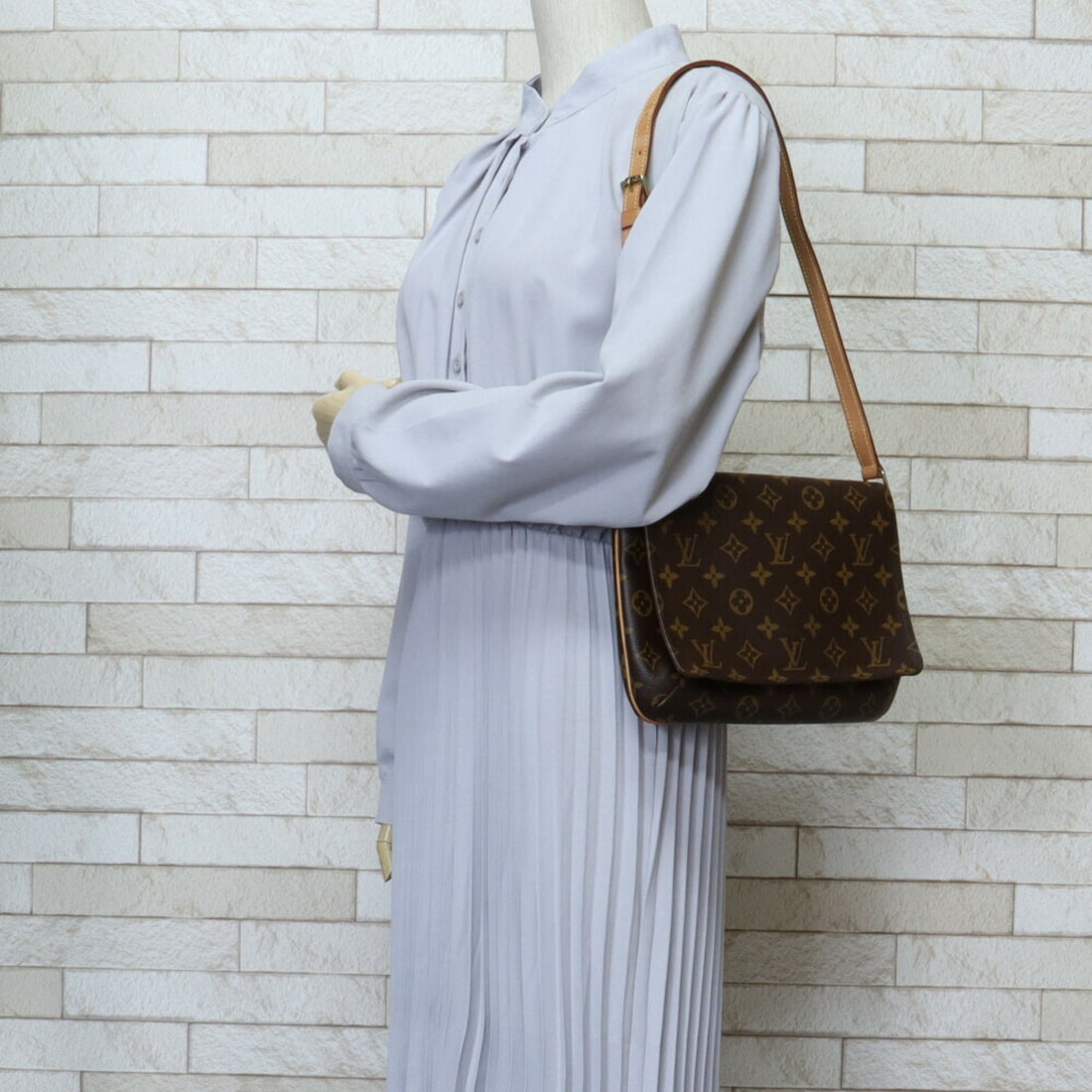Louis Vuitton Monogram  Monogram Monogram Shoulder Bag