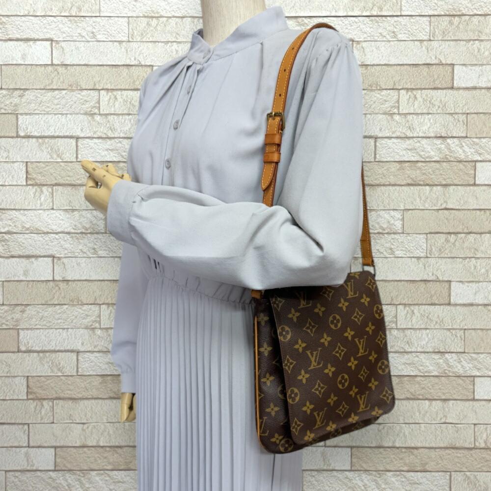 Brown Canvas Louis Vuitton Musette Salsa