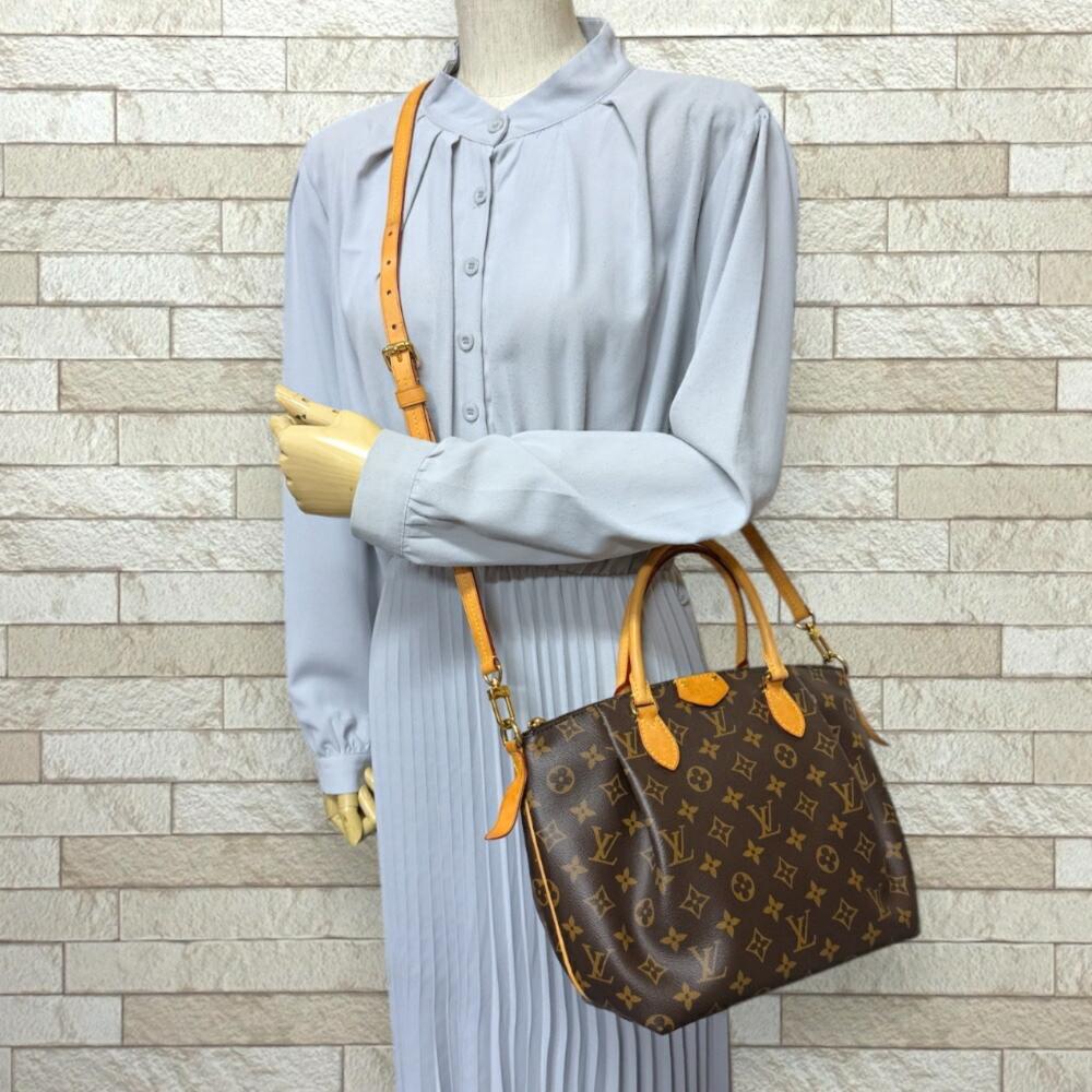 Brown Canvas Louis Vuitton Shoulder Bags