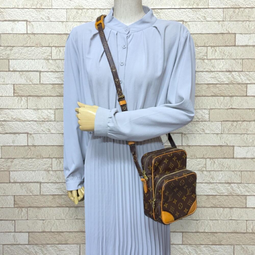 Brown Canvas Louis Vuitton Shoulder Bags