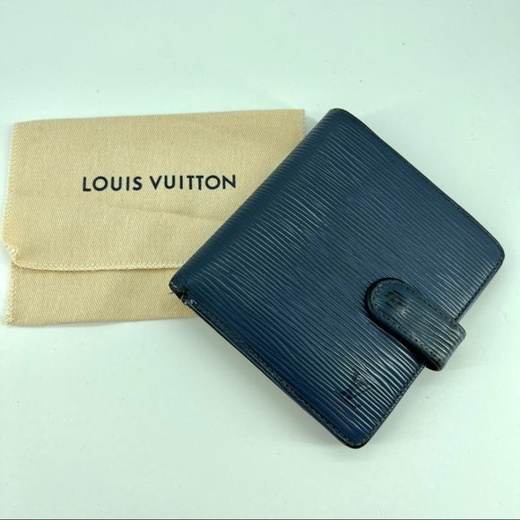 Louis Vuitton vintage epi leather wallet